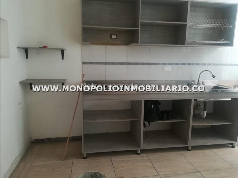 Spacious Commercial House in Manila - 9