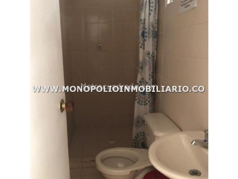 Casa Amplia de 5 Alcobas en Laureles - 3