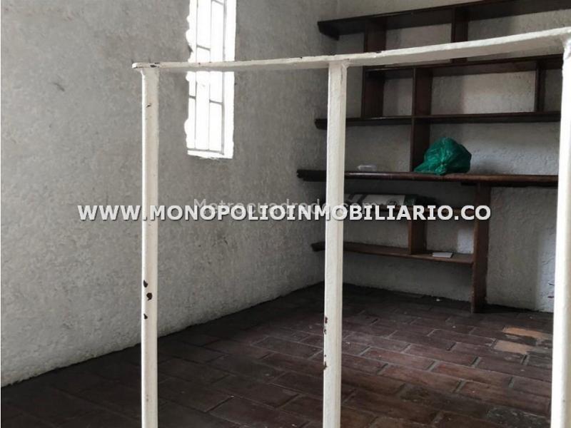 Casa Amplia de 5 Alcobas en Laureles - 5