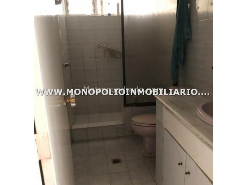 Casa Amplia de 5 Alcobas en Laureles - 6