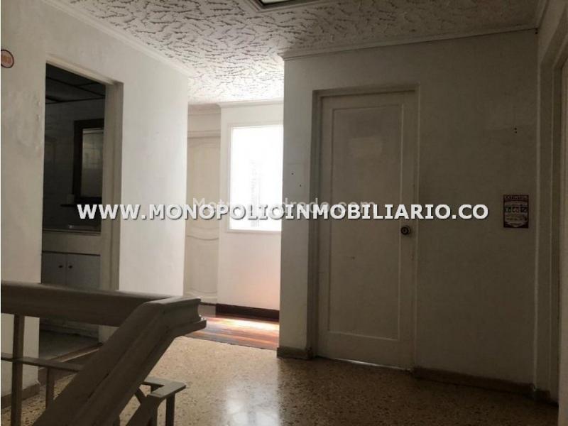 Casa Amplia de 5 Alcobas en Laureles - 9