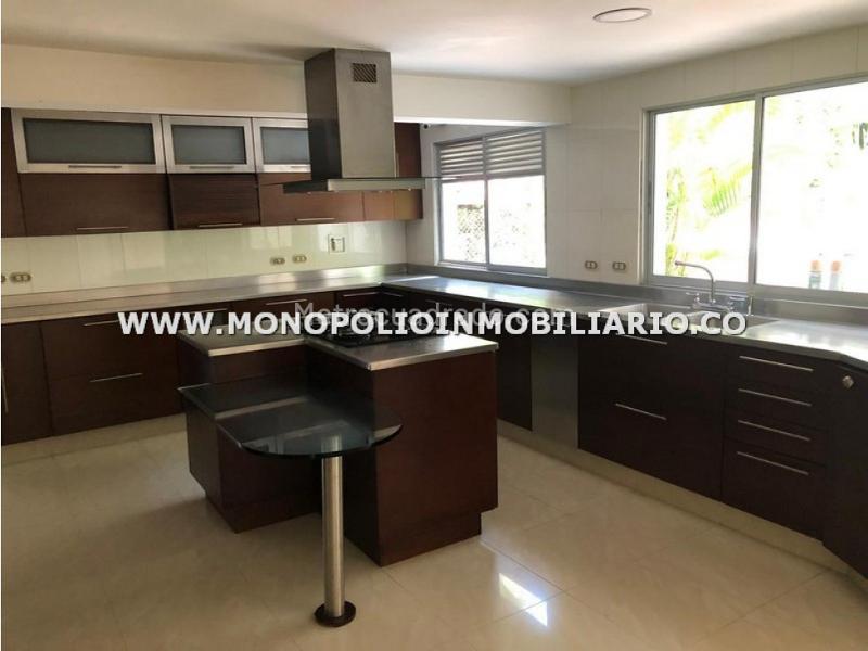 Luxurious 3BR House in Las Lomas