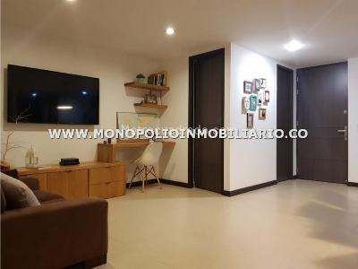 Apartamento de 3 alcobas en venta en Loma De Las Brujas, Envigado, 109 m² · foto 2 de 18