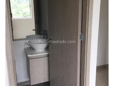 Apartamento de 2 alcobas en venta en Tres Esquinas, Sabaneta, 57 m² · foto 8 de 17