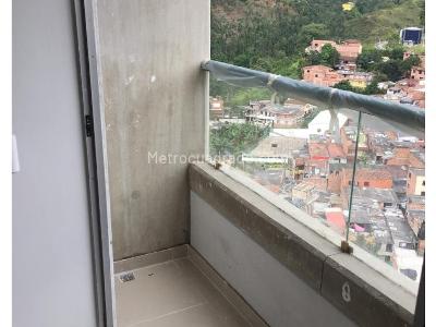 Apartamento de 2 alcobas en venta en Tres Esquinas, Sabaneta, 57 m² · foto 11 de 17