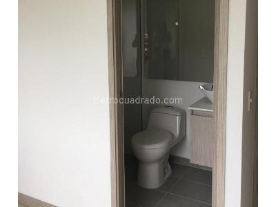 Apartamento de 2 alcobas en venta en Tres Esquinas, Sabaneta, 57 m² · foto 13 de 17