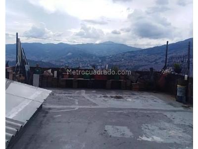 Casa de 3 alcobas en venta en Manrique, Medellín, 117 m² · foto 3 de 12
