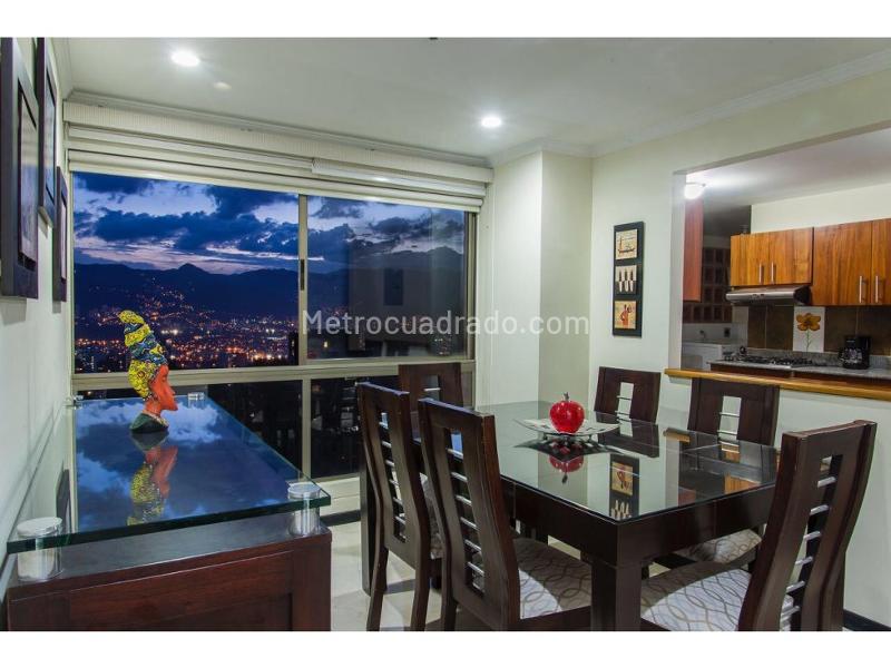 Apartamento Amoblado de 3 Alcobas con Vistas Panorámicas en El Poblado