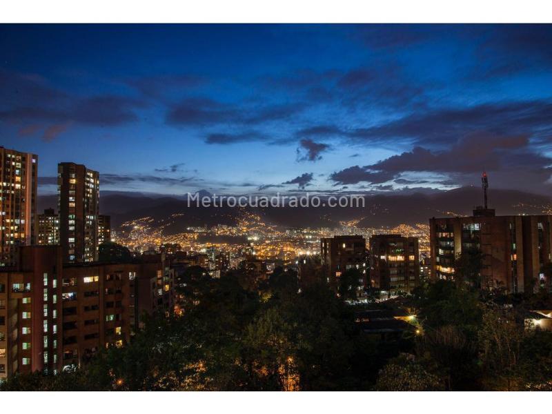 Apartamento Amoblado de 3 Alcobas con Vistas Panorámicas en El Poblado - 5