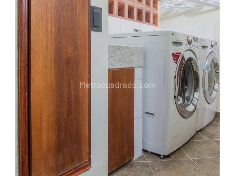 Apartamento Amoblado de 3 Alcobas con Vistas Panorámicas en El Poblado - 7