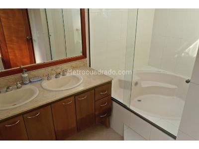 Casa en arriendo en El Tesoro, Medellín · foto 2 de 20
