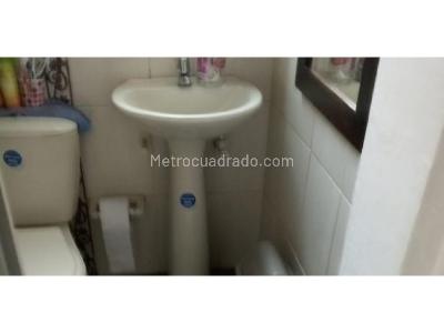 Casa de 2 alcobas en venta en Belen, Medellín, 80 m² · foto 2 de 9