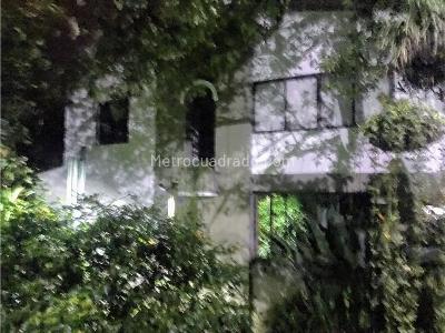 Casa de 3 alcobas en venta en Loma De Las Brujas, Envigado, 178 m² · foto 11 de 13