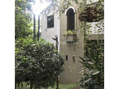 Casa de 3 alcobas en venta en Loma De Las Brujas, Envigado, 178 m² · foto 9 de 13