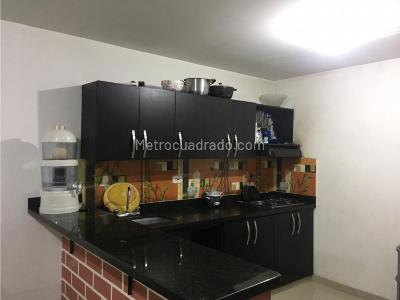 Apartamento en venta en El Carmelo, Itagüí · foto 2 de 13