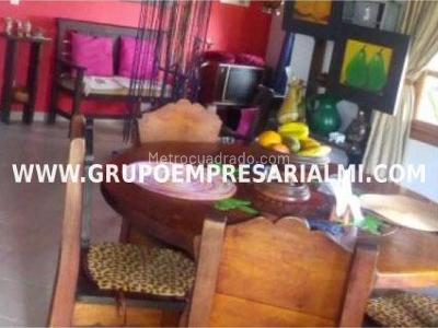 Casa de 3 alcobas en venta en Loma Del Barro, Envigado, 545 m² · foto 3 de 16
