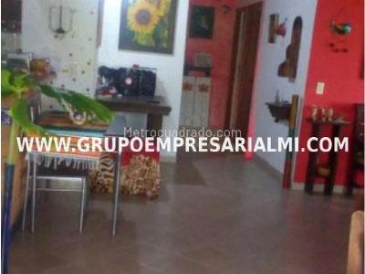 Casa de 3 alcobas en venta en Loma Del Barro, Envigado, 545 m² · foto 4 de 16
