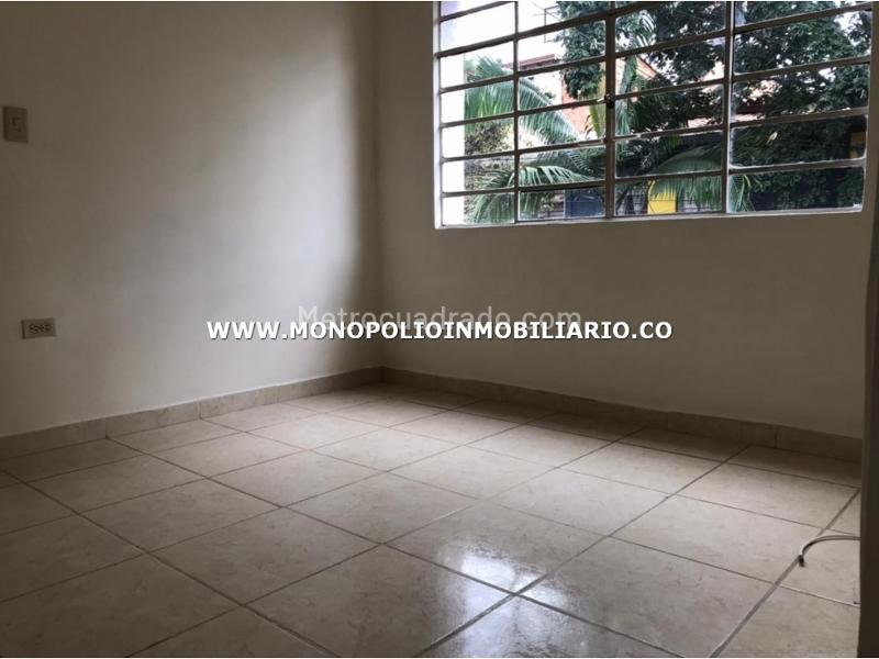 Spacious 4BR Bifamily House in Santa Mnica - 5