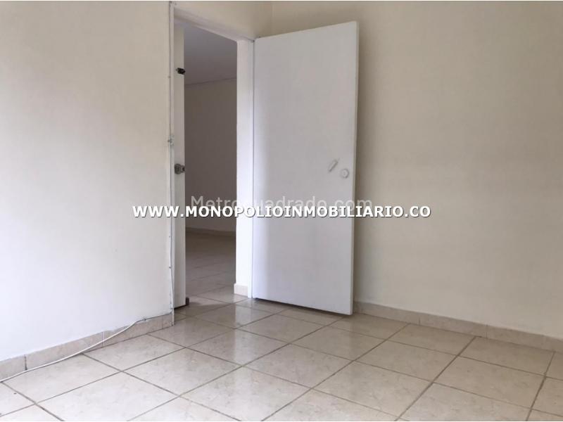 Spacious 4BR Bifamily House in Santa Mnica - 6