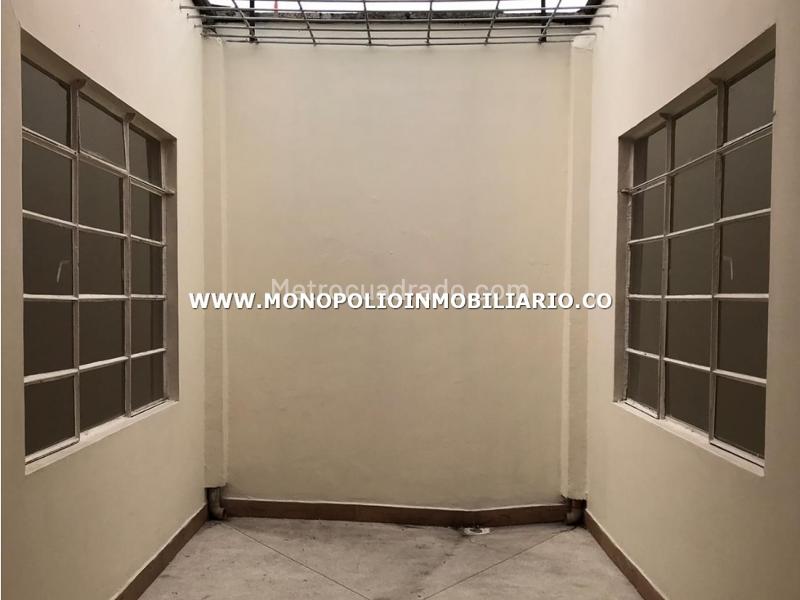 Spacious 4BR Bifamily House in Santa Mnica - 7