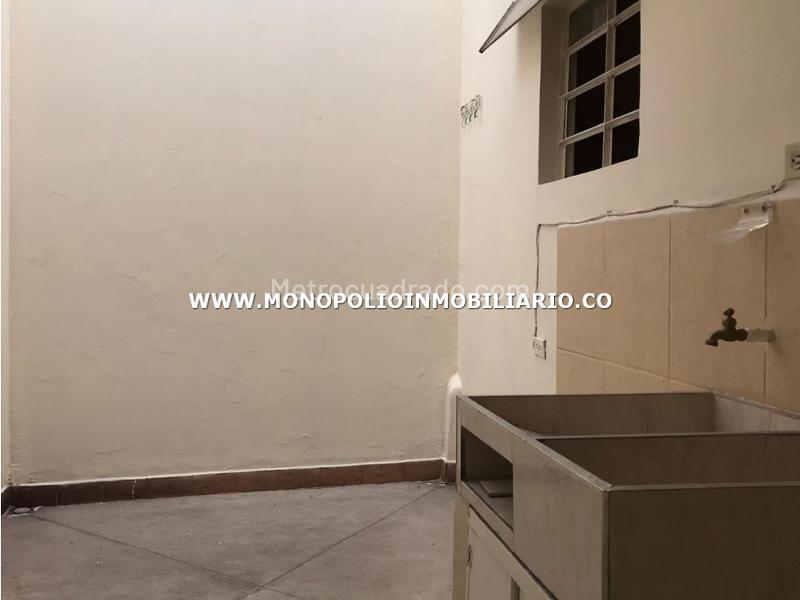 Spacious 4BR Bifamily House in Santa Mnica - 8