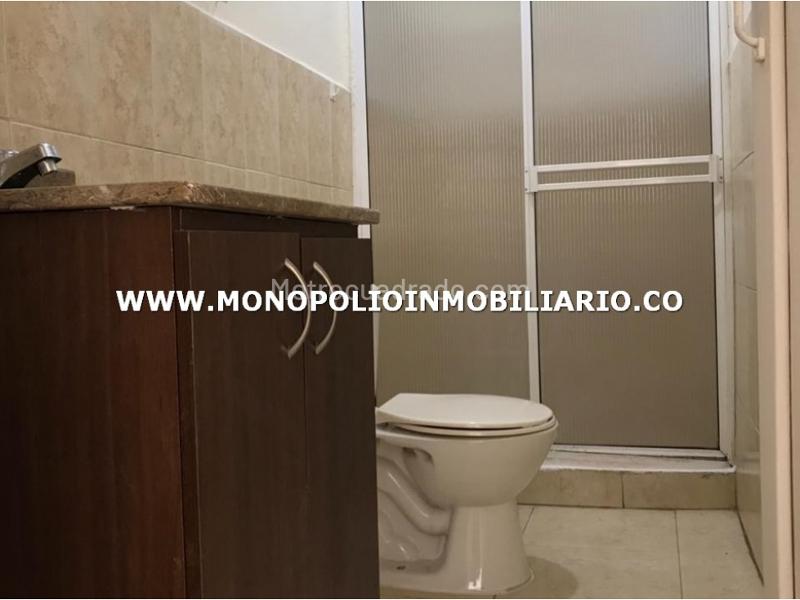 Spacious 4BR Bifamily House in Santa Mnica - 9