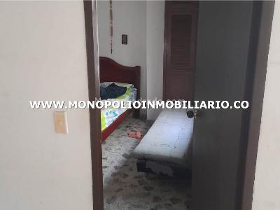 Casa de 5 alcobas en venta en La America, Medellín, 207 m² · foto 10 de 17
