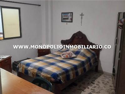 Casa de 5 alcobas en venta en La America, Medellín, 207 m² · foto 11 de 17