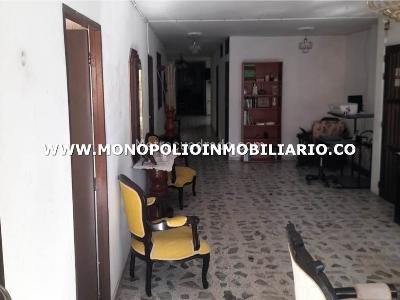 Casa de 5 alcobas en venta en La America, Medellín, 207 m² · foto 3 de 17