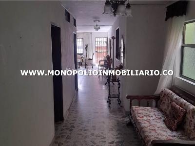 Casa de 5 alcobas en venta en La America, Medellín, 207 m² · foto 4 de 17