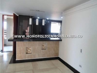 Apartamento de 3 alcobas en venta en Laureles, Medellín, 127 m² · foto 2 de 20