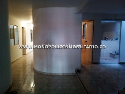 Casa de 3 alcobas en venta en Los Colores, Medellín, 240 m² · foto 6 de 20