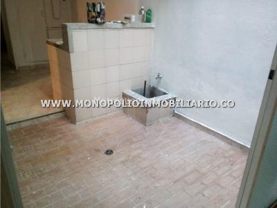 Casa de 3 alcobas en venta en Los Colores, Medellín, 240 m² · foto 8 de 20