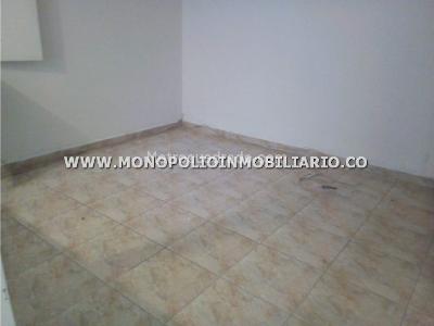 Casa de 3 alcobas en venta en Los Colores, Medellín, 240 m² · foto 9 de 20