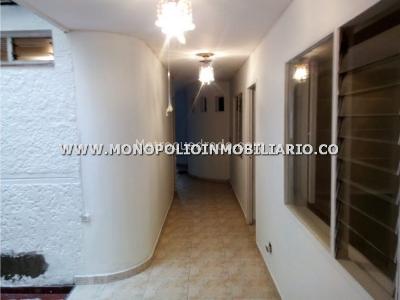 Casa de 3 alcobas en venta en Los Colores, Medellín, 240 m² · foto 17 de 20