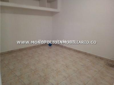 Casa de 3 alcobas en venta en Los Colores, Medellín, 240 m² · foto 18 de 20