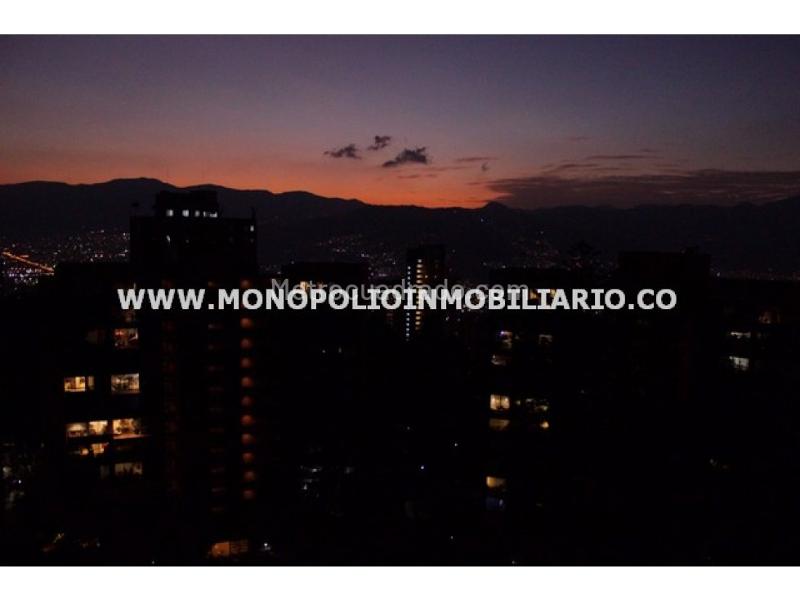 Beautiful 2BR Apartment in El Tesoro - 8