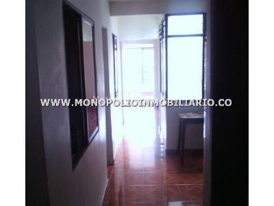 Casa de 5 alcobas en venta en Castilla, Medellín, 380 m² · foto 2 de 11