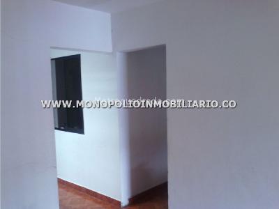 Casa de 5 alcobas en venta en Castilla, Medellín, 380 m² · foto 3 de 11