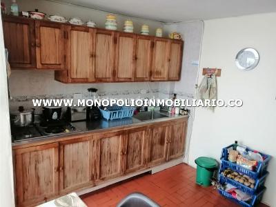 Casa de 4 alcobas en venta en Campo Valdes, Medellín, 142 m² · foto 2 de 8