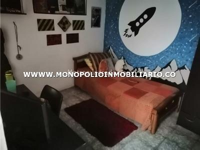 Casa de 4 alcobas en venta en Campo Valdes, Medellín, 142 m² · foto 3 de 8
