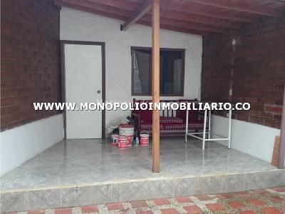 Casa de 5 alcobas en venta en Boston, Medellín, 155 m² · foto 2 de 6
