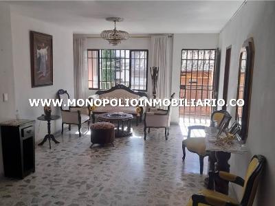 Casa de 5 alcobas en venta en La America, Medellín, 207 m² · foto 5 de 17