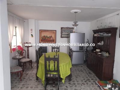 Casa de 5 alcobas en venta en La America, Medellín, 207 m² · foto 9 de 17