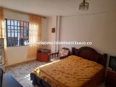Casa de 5 alcobas en venta en La America, Medellín, 207 m² · foto 13 de 17