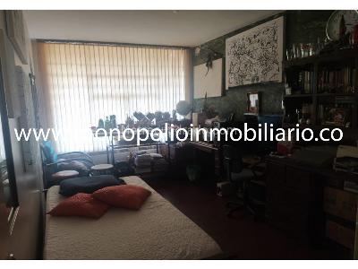 Casa de 5 alcobas en venta en La Castellana, Medellín, 315 m² · foto 3 de 14