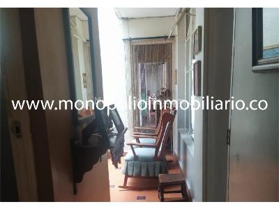 Casa de 5 alcobas en venta en La Castellana, Medellín, 315 m² · foto 4 de 14