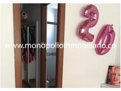 Casa de 5 alcobas en venta en Las Lomitas, Sabaneta, 395 m² · foto 15 de 19