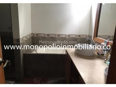 Casa de 5 alcobas en venta en Las Lomitas, Sabaneta, 395 m² · foto 18 de 19