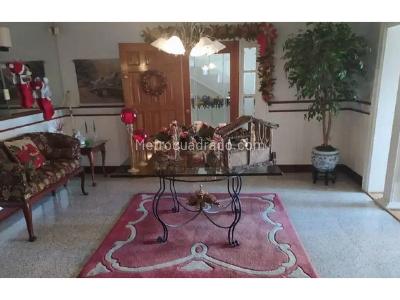 Casa de 4 alcobas en venta en La Castellana, Medellín, 306 m² · foto 4 de 17